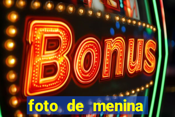 foto de menina fake cabelo cacheado